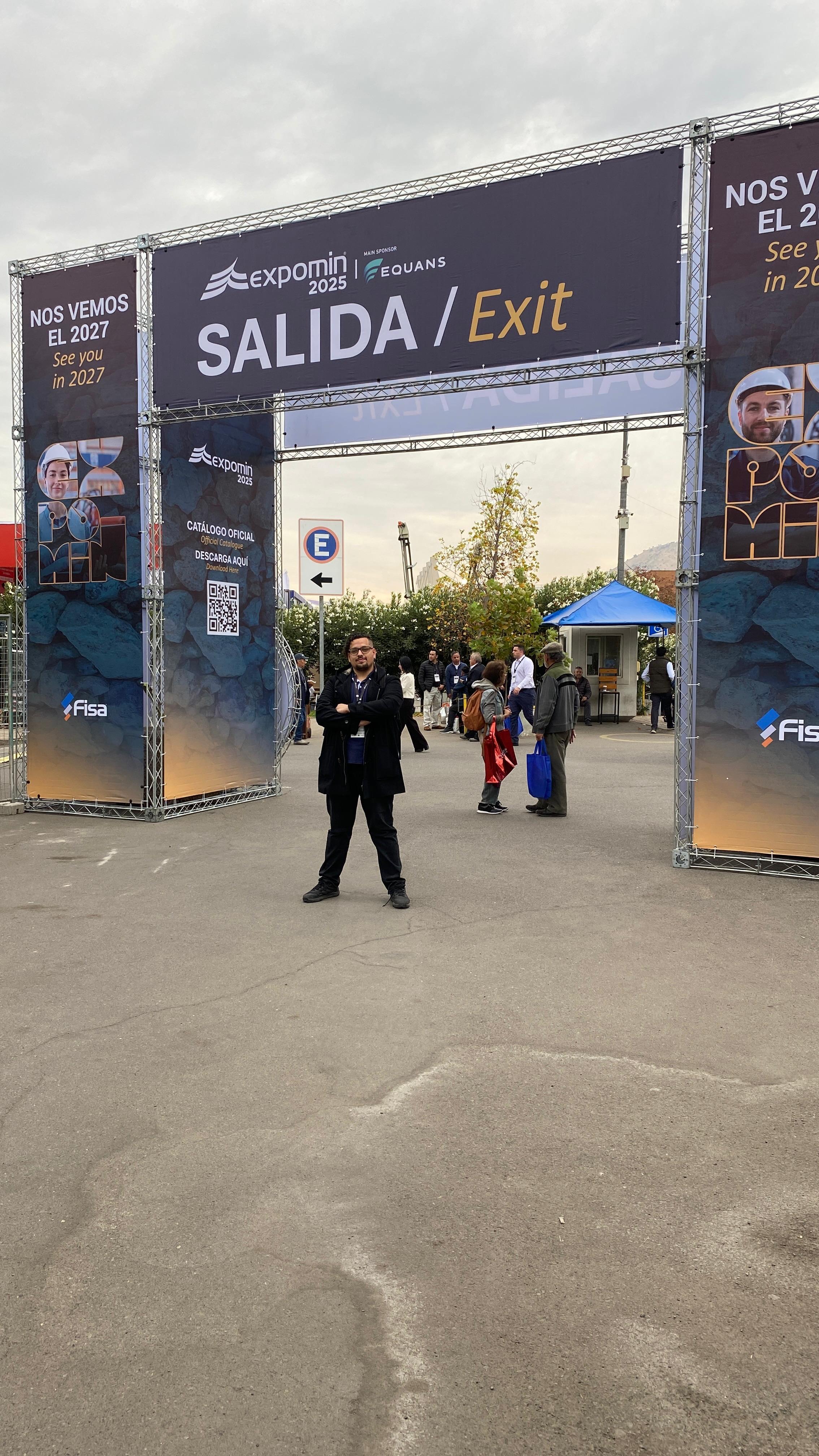 Integrante de Código Startup en la salida de la feria Expomin 2025