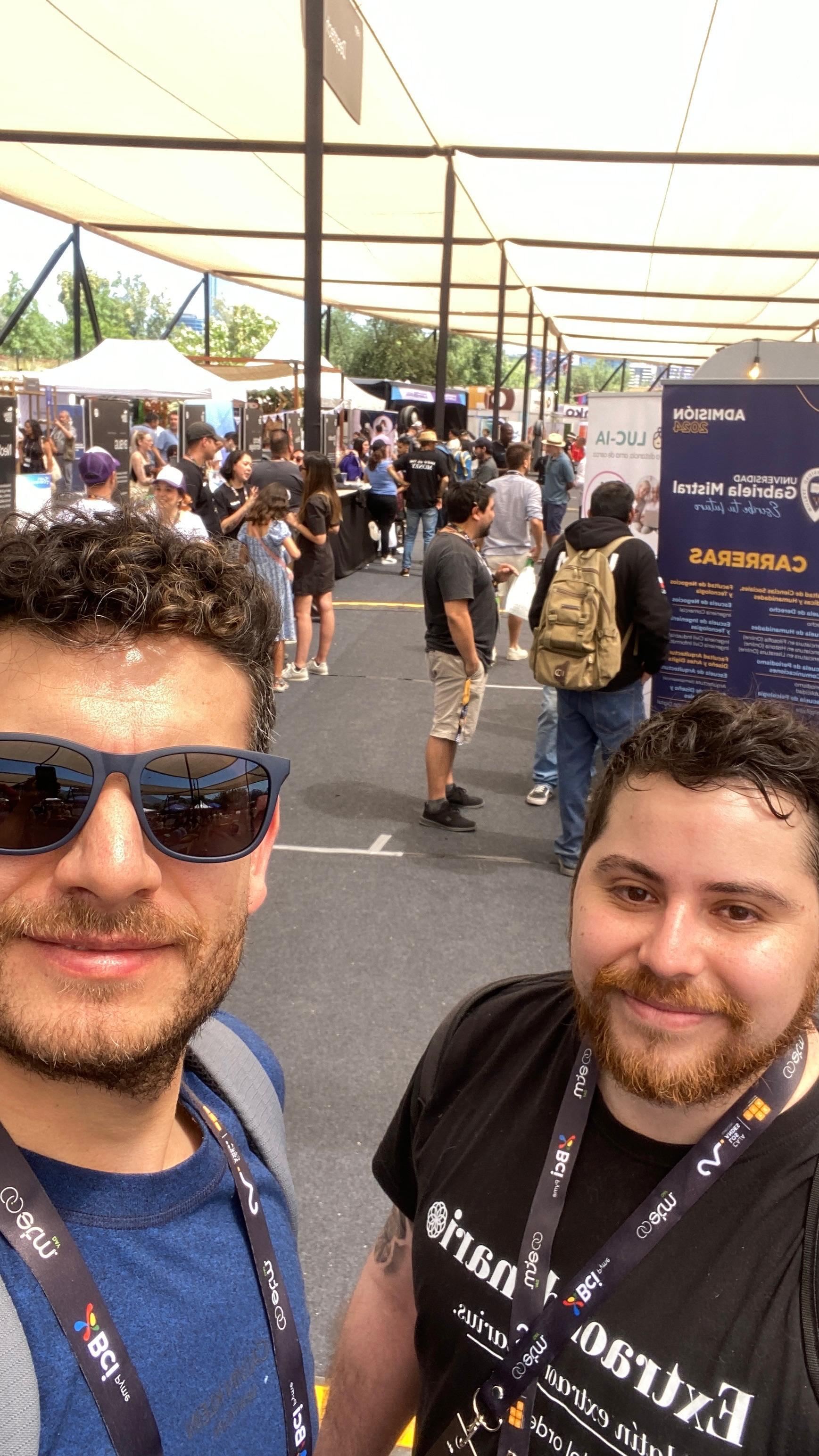 Integrantes de Código Startup en un encuentro de emprendimiento