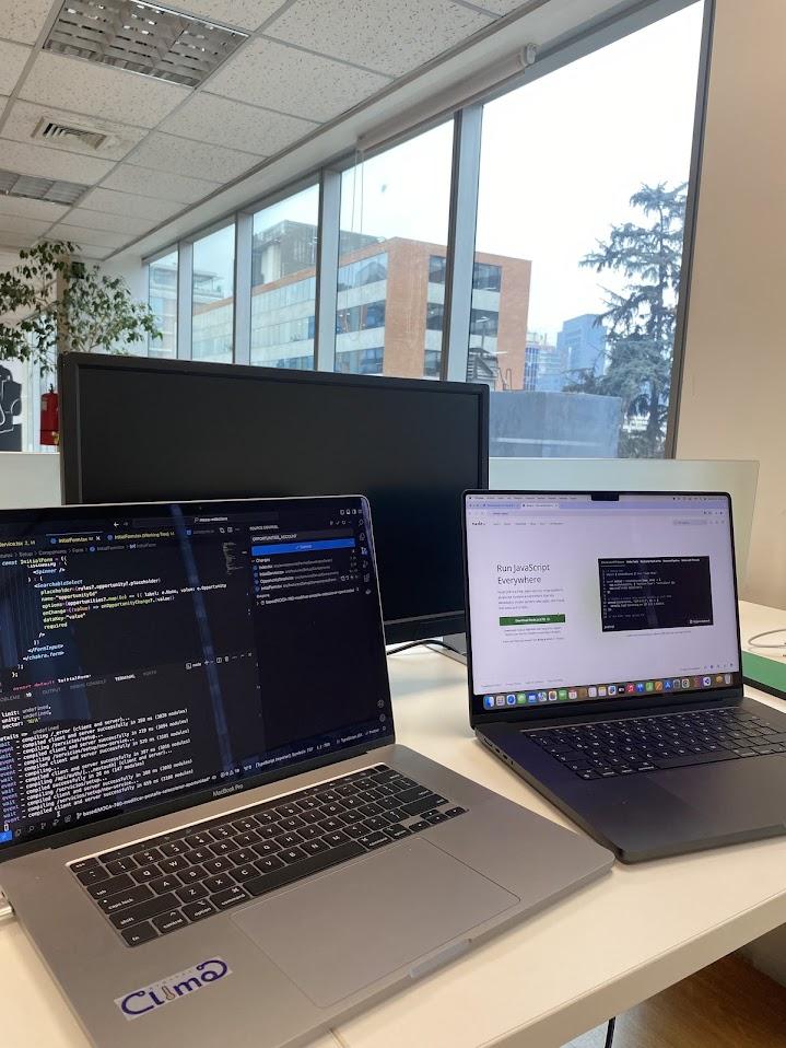 Notebooks con código y una terminal abiertos en un espacio de trabajo